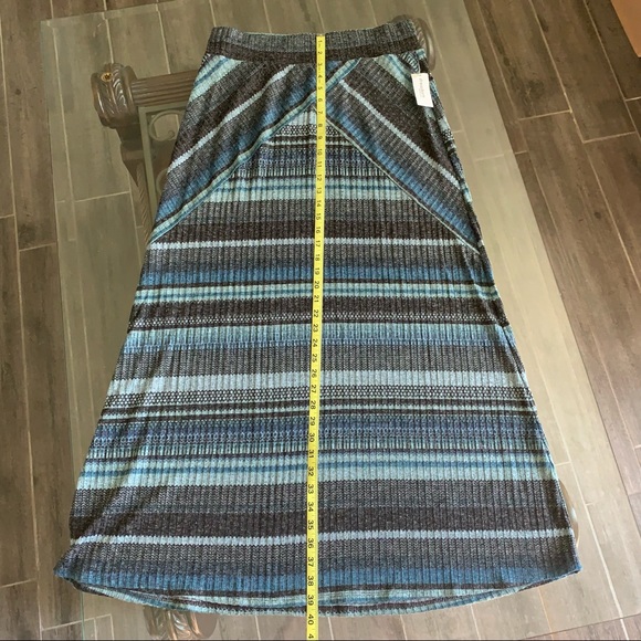 DRESS BARN MULTI COLORED MAXI SKIRT SIZE M - Picture 3 of 7